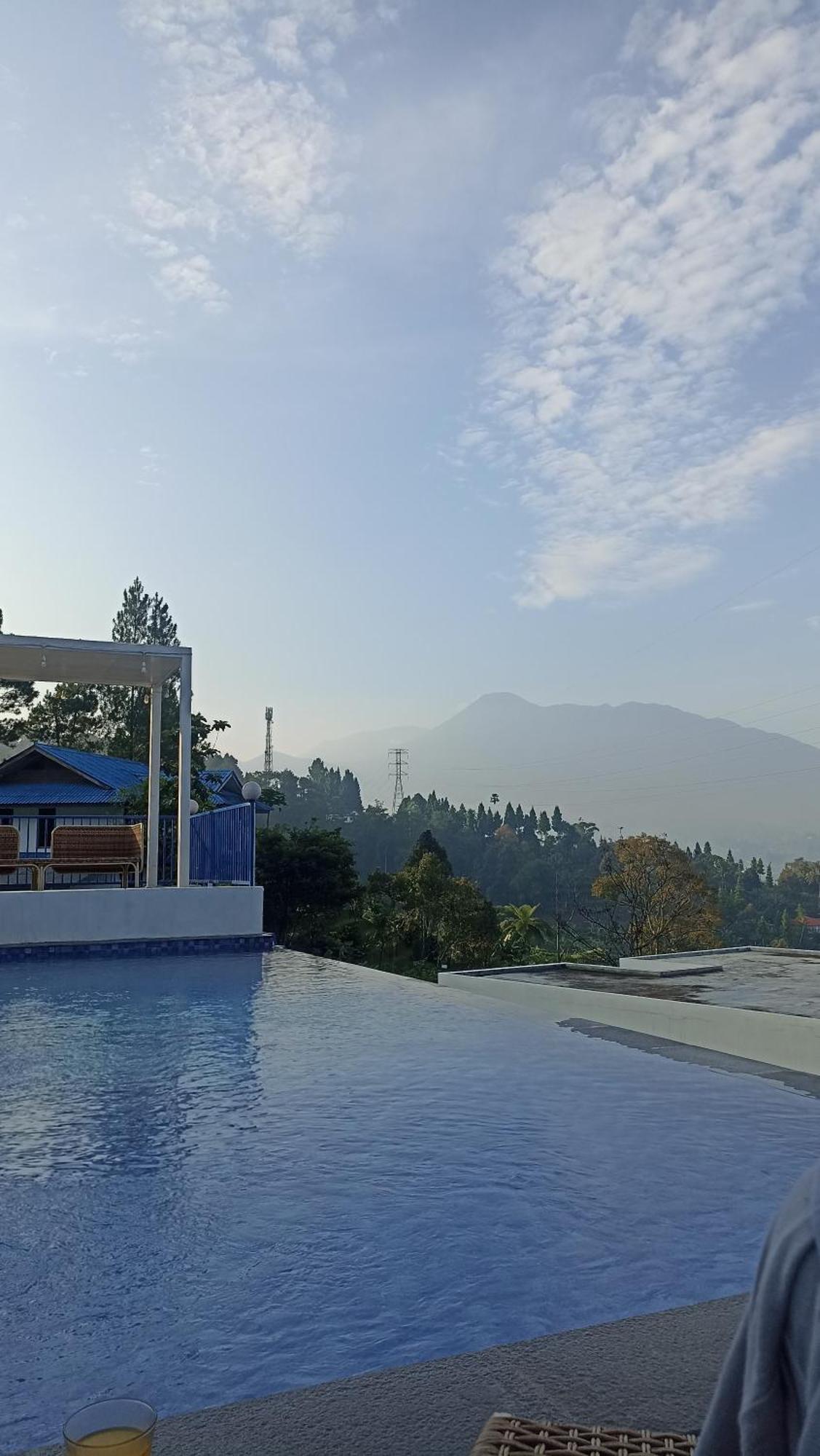 Villa Blue Door, Puncak Pondok Cipaseban Экстерьер фото